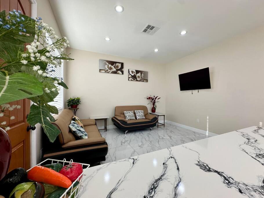 Villa New Renovated House In Little Saigon Midway City Exterior foto